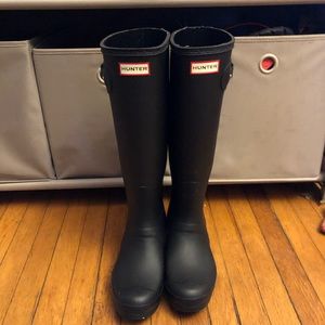 Brand new worn twice! Very clean no scratches!